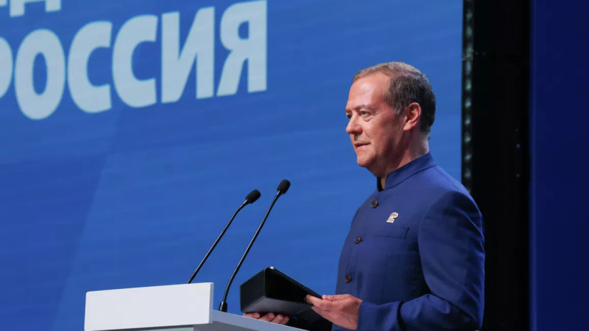 Медведев: власти ФРГ встали на путь забвения результатов Второй мировой войны