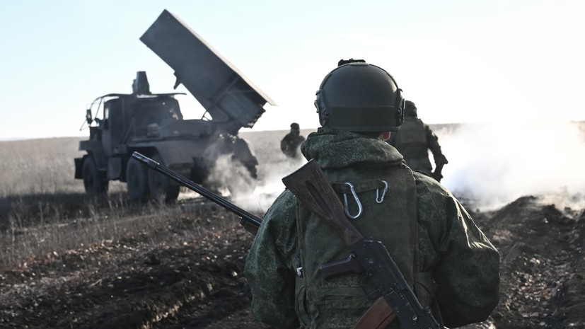 Поражены ТЦК, склады с вооружением и НПЗ: российские войска нанесли групповой удар по целям в Киеве и Кременчуге
