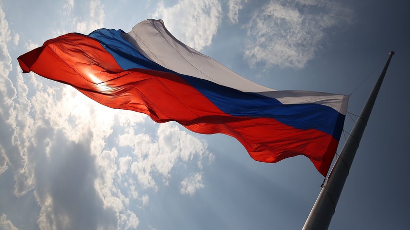 В Симферополе украинские переселенцы провели флешмоб по случаю Дня России