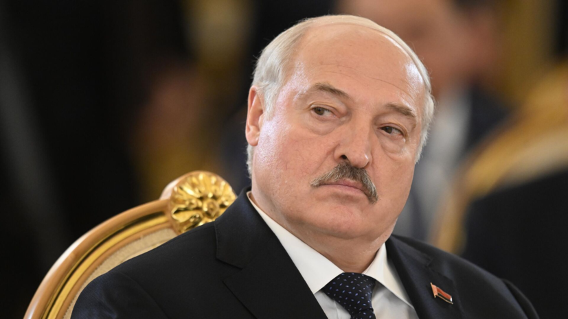 Лукашенко заявил о продолжении гибридной войны против Белоруссии