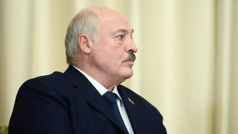 Лукашенко заявил, что «не балуется с гаджетами»