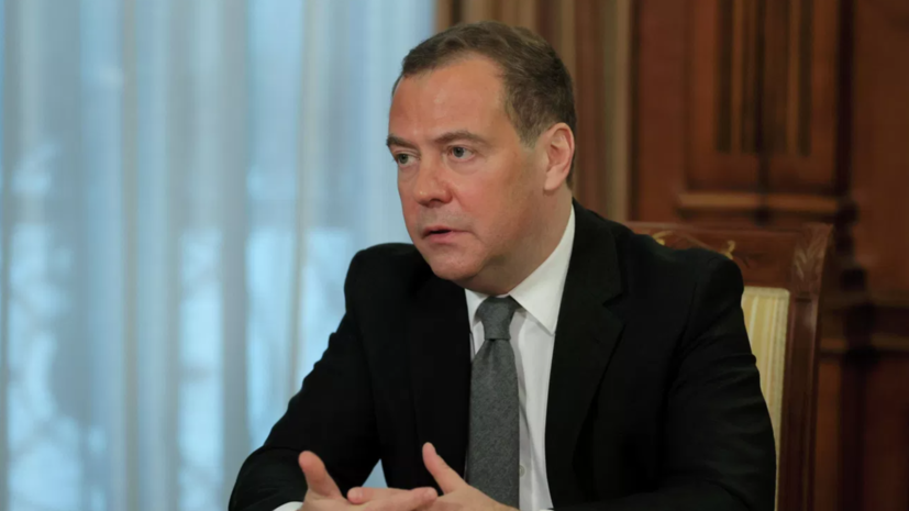 Медведев: ЕС мог иначе себя повести на Украине, но наплевал на позицию России
