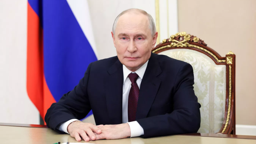 Путин поздравил избранного президента Южной Осетии Камболова с Днём республики