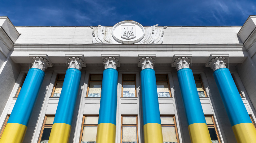Железняк: Верховная рада ушла на каникулы в разгар финансового кризиса
