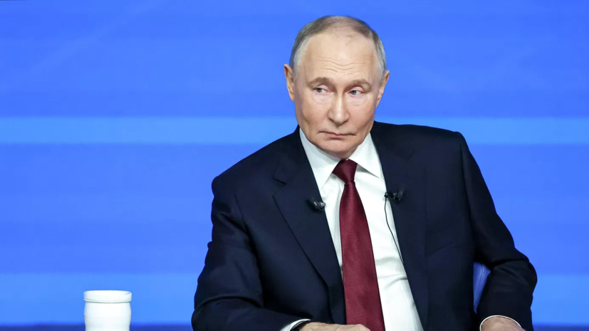 В Петербурге в день рождения Путина появился мурал с цитатой про счастье