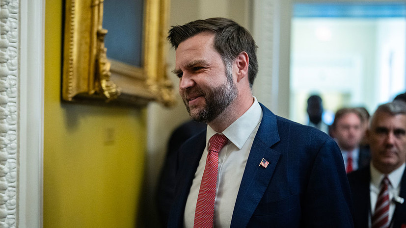Вэнс отверг заявления о том, что Россия «вертит Трампом, как хочет»