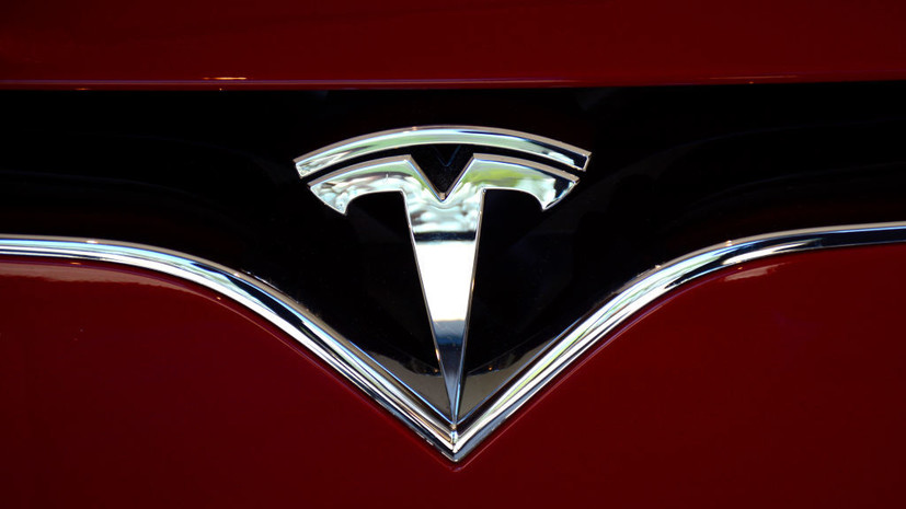 Эксперт усомнился в массовом выпуске летающего Tesla Roadster